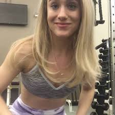 Walk it like I talk it Wednesday 💪🏼 switch up your moves with these fun  carries! 1️⃣ Lateral wall with kettlebell hold each direction 10x 2️⃣  Carioca walk each direction 10x #kettlebellworkout #