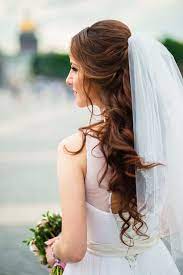 42 Wedding Hairstyles With Veil Wedding Veil Is An Undisputed Symbol Of Every Bride There Are So Many Ways To Wear Veil Hairstyles Hair Styles Veil Hair Down