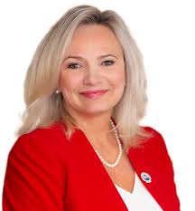 Leanne Pierce's Instagram, Twitter & Facebook