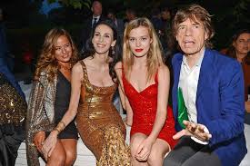 I couldn't find any similar videos so in celebration of the rolling stones 50th anniversary i wanted to show everyone exactly how to move like jagger! Mick Jagger Starportrat News Bilder Gala De