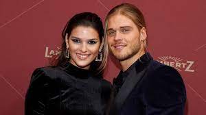 The nordic name of the king is historically. Rurik Gislason Seine Freundin Ist Genauso So Heiss Wie Er
