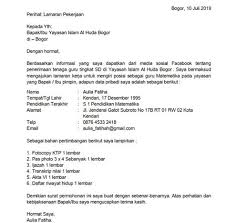Contoh surat lamaran kerja guru honorer terbaru baik dan benar adalah contoh surat yang akan saya bagikan pada kali ini, khususnya bagi anda yang saat ini sedang mencari rujukan dalam membuat lamaran kerja sebagai surat permohonan untuk bekerja sebagai guru honorer di sebuah sekolah. Download Surat Lamaran Kerja Terbaru Guru Honorer Swasta Dan Negeri