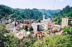 Srebrenica is a city of 3,000 people in bosnia and herzegovina, best known as the site of a mass murder during the bosnian war. Srebrenica Wikipedia
