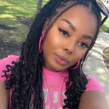 How to decorate a credenza?