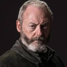 Liam Cunningham alias Davos Seewert möchte in Snow mitspielen: „Ich habe  [Kit] eine SMS geschickt mit der Nachricht: ‚Ruf Davos besser an.'“ :  r/freefolk