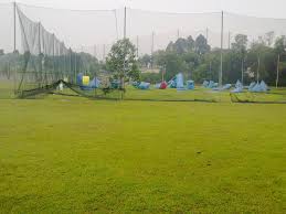 There are some roads, trails popular with mountain bikers, and walking/hiking trails. Kuala Lumpur Golf Country Club Entrance Bukit Kiara Mapio Net