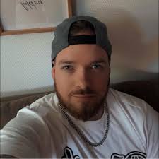 Got some problems with My Rewards, in Borderlands 2. I says that i have two  rewards (shift codes). I have not redeemed it and the top reward says that  i have redeemed