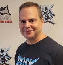 Who is a professional Long Island photographer specializing in headshots  for online dating?