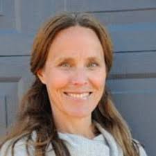 Betsy Barry's Instagram, Twitter & Facebook