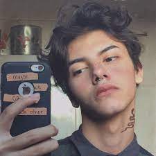 Latest aesthetic cute nerdy boy. 15 9 Xil Moy Aresei 255 Sxolia Aesthetic Boys Aesthetic Boysssss Sto Instagram Make Friends In The Commen Aesthetic Guys Grunge Guys Aesthetic Boys