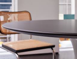 Shop safely, legally and securely only at modholic®. Saarinen Table Round Knoll