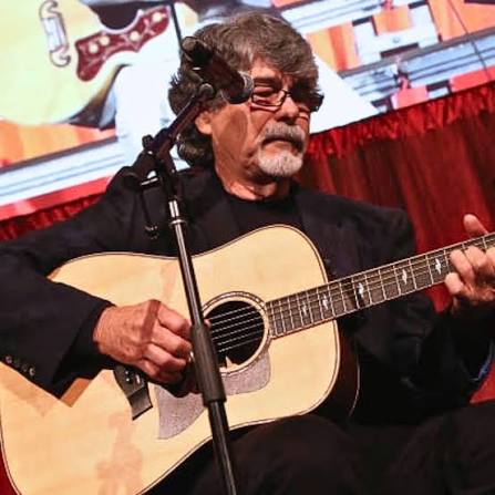 🎤RANDY OWEN ONCE STOOD IN FRONT OF 50,000 PEOPLE WITH ALABAMA — AND STILL FELT MORE ALONE THAN EVER. To fans, Randy Owen looked like the man who had everything. He was
