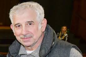 In words like ὥρᾱ (hṓrā), ρ prevented ᾱ from shifting to η, because there was no intervening ϝ (w). Petros Filippidhs Ta Neotera Gia Thn Katastash Ths Ygeias Toy