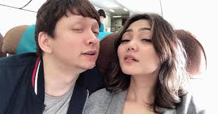 Fitting Gaun Dibutik Ivan Gunawan, Rina Nose Segera Menikah?