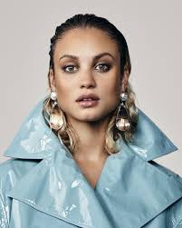 The Rise Of Rose Bertram Ik Zie Het Gevaar Van Veel Dingen Niet In Vogue Covers Rose Curvy