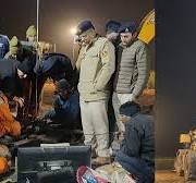  नर्सरी अकादमी  में फंसी  चूतनि को बचाने के लिए दो तकनीक फेल होने के बाद पाइलिंग मशीन  पर टिकी निगाहें, खुदाई जारी