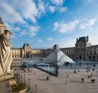 A pyramid for a symbol - Cour Napoléon & Pyramid
