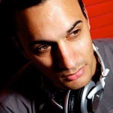 Kwa Kungasa (Featuring Simphiwe Dana) — Aaron Jerome