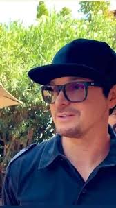 Hey baby, it's me, Zak Bagans. I'm letting you know straight up so there's  no confusion. If you're chatting with anyone else thinking it might be me,  please block them immediately. I
