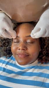 @beauty_prestige_tz ndio picasso wa nyusi aiseee, maana anajua kuzichora  alafu anajua tena. Anapatikana mwenge ila anafika popote ulipo. Ni process  ambayo haina maumivu na matokeo yake ni amazing, ...