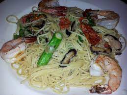 The Cheesecake Factory Cheektowaga Ny Garlic Noodles The Large Shrimps Were Cooked Perfectly The Dish I Garlic Noodles Large Shrimp Cheesecake Factory