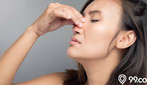 Untuk mengatasi hidung yang tersumbat saat pilek menyerang, anda dapat lakukan dengan cara mengompres hidung menggunakan air hangat. Cara Mengobati Hidung Tersumbat Dengan Obat Bahan Alami