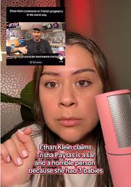 Peope Yrashing Trisha for Naming Kid Aquaman