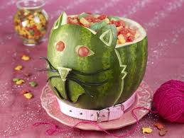 Wassermelone Dekorieren 14 Ideen Und Anleitungen Katze Als Wassermelone Fur Die Party Kindergeburtstag Obst Schnitzarbeiten Wassermelone Ideen Wassermelone