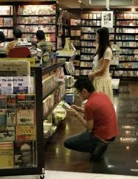 Lifestyle Visitors To A Bookstore In Mall Kelapa Gading Take A Look At Books They Are Interested In Before Deciding To Buy A Bookst Bookstore Bookshop Books