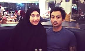 Micheal ang senada dengan zarina anjoulie artis menghina netizen. Zarina Anjoulie Akui Sudah Bercerai Disember Lalu Mynewshub