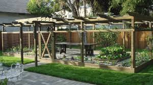 Zetterman garden design designar moderna, inspirerande och eleganta trädgårdar med fokus på estetik och kvalitet som stämmer överrens med. A Garden Protected On All Sides Home Vegetable Garden Design Garden Layout Vegetable Backyard Garden Design
