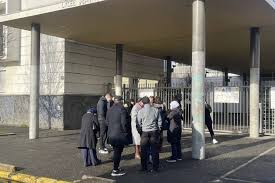 Les pharmacies de garde permettent d'avoir un accès aux médicaments 24h/24. Bwv 1l1aixsm5m