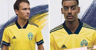 We carry the latest news from sweden during business hours monday to friday on the web and on social media. Sveriges Landslags Nya Matchtroja Infor Fotbolls Em