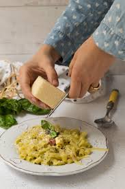 Fare questa ricetta non è assolutamente difficile, anzi seguendo i nostri consigli anche chi non è proprio esperto in cucina ci riuscirà in maniera. Pasta E Piselli Alla Napoletana Francesca E Il Suo Blog
