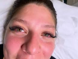 Hello, i am looking for a mobile hairdresser who could fit me in anytime  from now until Tuesday. I need full head highlights and some reshaping  doing. I know I'm asking for