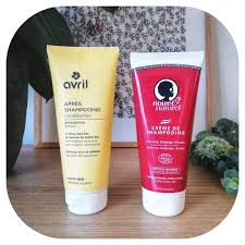 Omment Garder De Jolies Boucles En Ete Avec L Ete Et Les Temperatures Caniculaires J Avoue Etre Tentee De Me Laver Les Shampoo Shampoo Bottle Beauty
