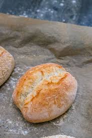 Knusprige Fruhstucksbrotchen Weizenbrotchen Wie Vom Backer Rezept In 2020 Fruhstucksbrotchen Weizenbrotchen Brot Backen
