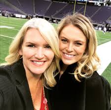 So happy to see my Lil Sis @jamieerdahl #fullcircle #soproudifher #reunited  ❤️🏈