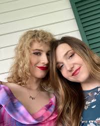 Kara Augustine (@redlipclassickara) • Instagram photos and videos