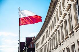 Podczas wydarzeń podniosłych i uroczystych, ale także w dni żałoby po stracie wybitnych i odważnych polaków, w momentach wzruszeń i radości. Dzis Dzien Flagi Rzeczypospolitej Polskiej Radio Wroclaw