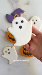 How to Avoid Color Bleed in Royal Icing with Laura of Butterfly Bakes