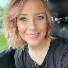 Kathleen Bratcher's Instagram, Twitter & Facebook