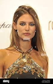 Daisy Weir's Instagram, Twitter & Facebook