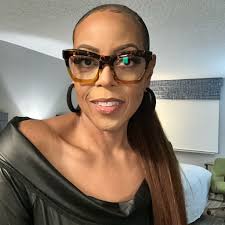 Hot Hair: Remember the bowl cut or mushroom from the '90s? Think Anita  Baker and Halle Berry. It's back!!! Did you have rock this hairstyle?