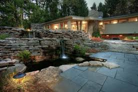 Bachlauf im garten teich ideen asiatischer garten wasserfall garten brunnen garten wassergarten wasser im garten landschaftsbau ideen garten anlegen. Wasserfall Im Garten Mehr Als 70 Ideen Archzine Net