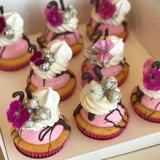 128 Mentions J Aime 3 Commentaires Bec Conquest Becbakescronulla Sur Instagram Vanilla Cupcakes To Chocolate Ganache Butter Cream Vanilla Buttercream