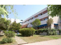 La clinique saint victoire à aix en provence est dorénavant dirigée par un trio de trois chirurgiens esthétiques, propriétaires et gestionnaires de l'établissement depuis 2018. Centre De Reeducation Fonctionnelle Les Feuillades Aix En Provence 13090 Sanitaire Social
