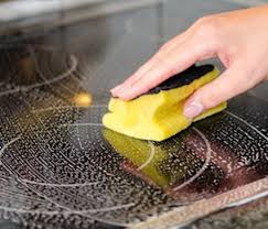 Comment Nettoyer Une Plaque En Vitroceramique Decouvrez Ces 5 Astuces De Grand Mere Pour Faire B Astuces Pour Nettoyer Comment Nettoyer Plaque Vitroceramique