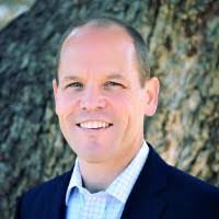 Leslie Tobin's Instagram, Twitter & Facebook