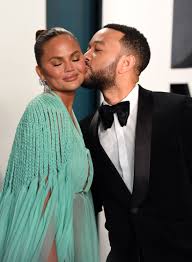 Teigen documented the drama on twitter and continued to live tweet once she and legend were put on another plane. What Chrissy Teigen And John Legend S Social Media Reveals